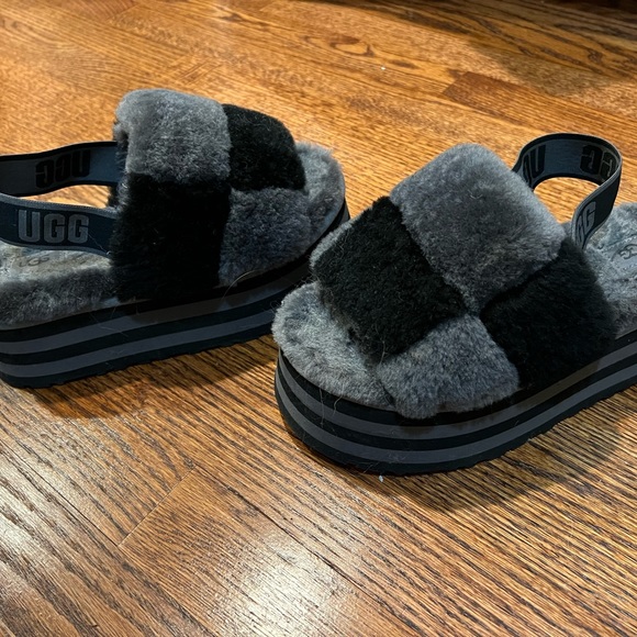 UGG Disco Checker Slide Black Dark Grey Fur Slippers Womens - Picture 3 of 6